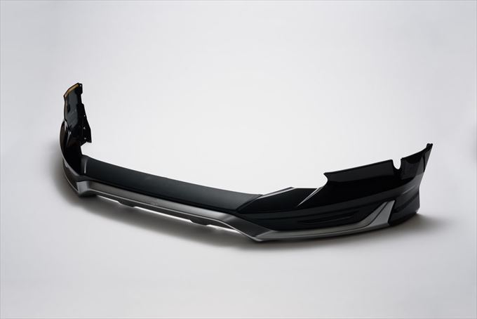 真空成形による自動車部品のエアロパーツ（スポイラー、ABS）